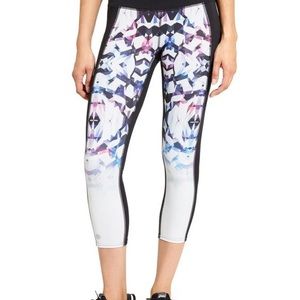 Athleta Geo Sonar Capri tights